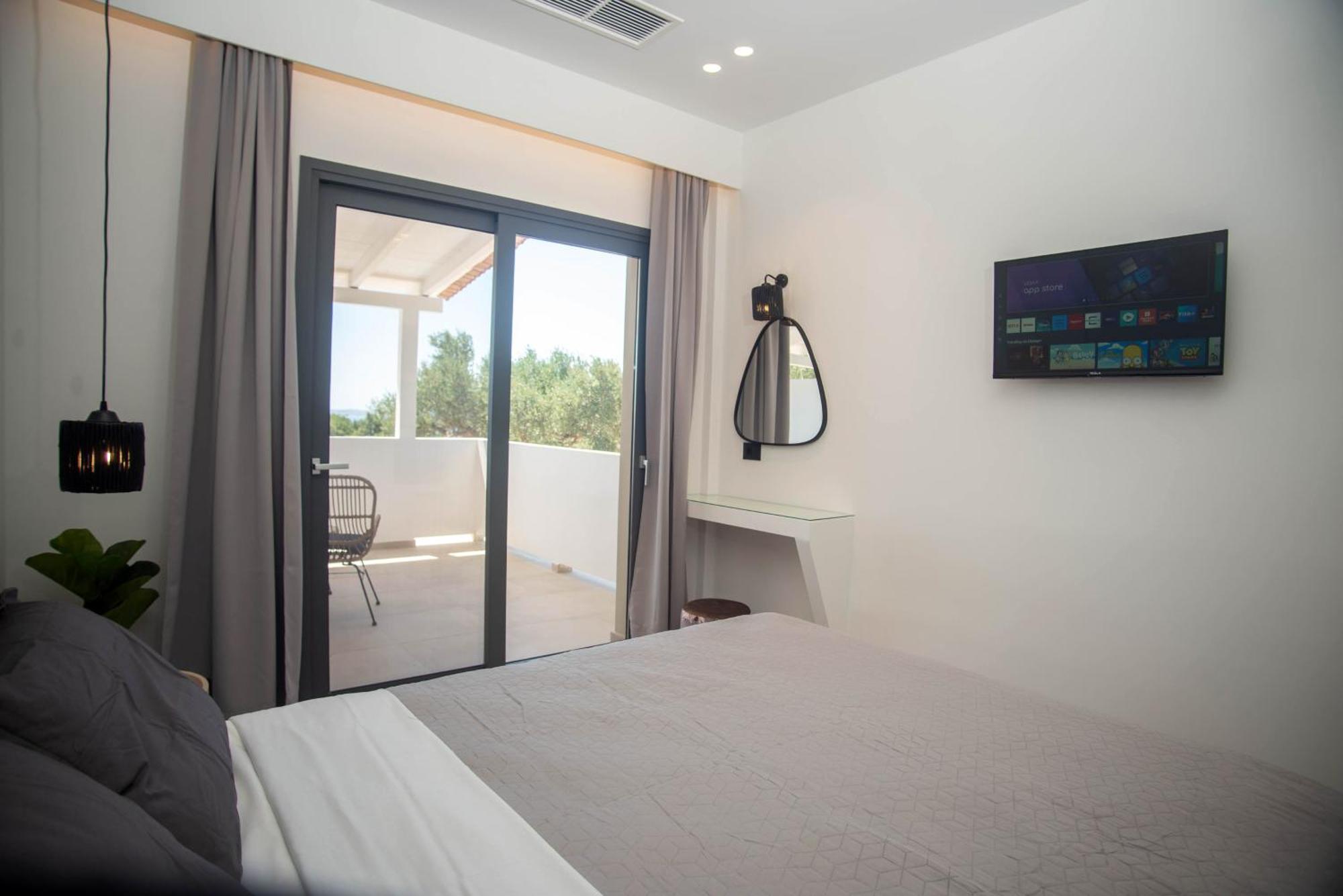 Marea Luxury Suites - Tramontana Korithion Luaran gambar